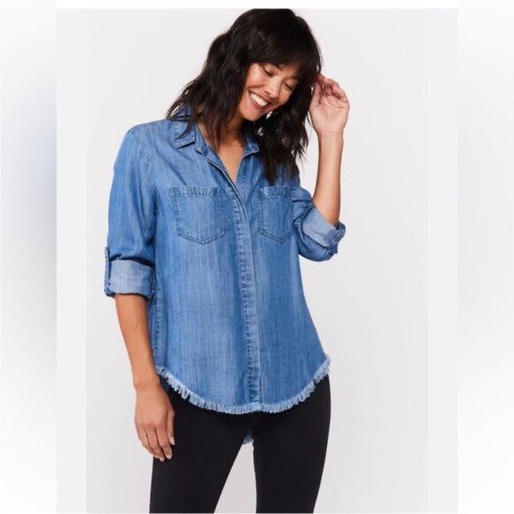 Cloth & Stone Chambray Blue Button-Down Long Sleeve Shirt Frayed Hem Size Medium - Picture 1 of 7